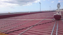 Fachada y cubierta en Aeropuerto de Tenerife.<br>Doblaje de cubierta de chapa. Cubierta de chapa prelacada perfilada