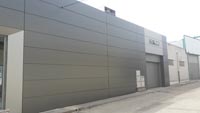 Concesionario Jaguar Land Rover en Olías del Rey (Toledo).<br> Revestimiento de fachada. Fachada panel composite aluminio