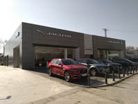 Concesionario Jaguar Land Rover en Tarragona.<br>Revestimiento de fachadas. Fachada panel composite de aluminio
