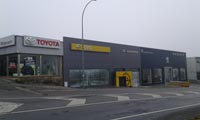 Fachada concesionario Opel en Segovia.<br> Revestimiento de Fachada. Fachada Panel Sandwich