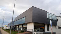 Concesionario Opel en Zamora.<br> Revestimiento de fachada. Fachada panel sándwich