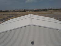 Sustitución cubierta fibrocemento hangar aeropuerto de Sabadell (Barcelona).<br> Retirada de Fibrocemento. Desamiantado de Cubierta