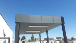 Almacén regulador Lidl en Alcalá de Henares.<br>Envolvente de marquesina. Placa laminada de alta presión