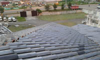 Vivienda en Bata (Guinea Ecuatorial).<br>Sistema de cubierta de teja. Cubierta ligera panel sandwich y teja