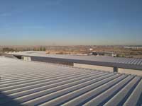 Centro hípico de alto rendimiento en Alcobendas (Madrid).<br> Montaje de cubierta. Bandeja de chapa de acero prelacada
