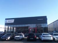 Concesionario Seat en Rivas Vaciamadrid (Madrid).<br> Revestimiento de Fachada. Fachada panel sandwich