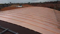 Cubierta de cobre en polideportivo de Alcorcón (Madrid).<br>Cubierta de cobre. Bandeja de cobre junta alzada