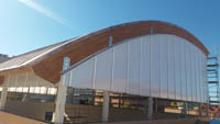 Cubierta de cobre en polideportivo de Alcorcón (Madrid).<br>Cubierta de cobre. Fachada de policarbonato