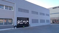 Almacén distribuidor en Seseña Nuevo (Toledo)<br>Revestimiento de fachadas. Fachada de chapa perfil Atenea y Euroline 300