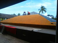 Cubierta de pirámide en Hotel en Isla de Guadalupe (Francia), mar Caribe.<br>Cubierta de acero corten. Cubierta de acero corten - Cunikrom