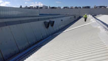 Factoría Iveco en Valladolid. <br>Sustitución de cubiertas. Cubierta de chapa perfilada