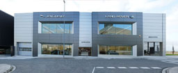 Concesionario Jaguar en Cordovilla (Pamplona).<br> Revestimiento de fachada. Fachada panel composite de aluminio