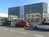 Concesionario Jaguar Land Rover en Móstoles (Madrid)<br>Revestimiento de fachadas. Fachada panel composite de aluminio.