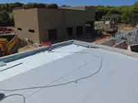 Cubierta tipo Deck- Deck lámina sintética<br>Nave industrial en La Adrada (Ávila).