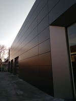 Concesionario Jaguar Land Rover en Tarragona.<br>Revestimiento de fachadas. Fachada panel composite de aluminio