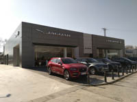 Concesionario Jaguar Land Rover en Tarragona.<br>Revestimiento de fachadas. Fachada panel composite de aluminio