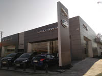 Concesionario Jaguar Land Rover en Tarragona.<br>Revestimiento de fachadas. Fachada panel composite de aluminio