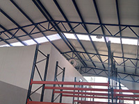 Sustitución de lucernarios en nave industrial de Torrijos (Toledo).<br>Sustitución de Lucernarios. Lucernarios de policarbonato