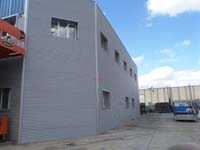 Nave industrial en Coslada (Madrid).<br>Revestimiento de fachadas. Fachada de chapa perfilada tipo minionda