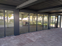 Revestimiento de entrada edificio de oficinas en Vicálvaro (Madrid).<br> Fachadas. Fachada de panel composite aluminio. 