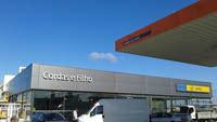 Concesionario Opel en Moita (Portugal).<br> Fachada panel sándwich. Panel sándwich de fachada