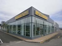 Concesionario Opel en Avilés (Asturias)<br>Revestimiento de fachadas. Fachada de panel sándwich