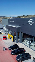 Concesionario Opel en Igualada (Barcelona)<br>Fachada panel sándwich