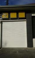 Concesionario Opel en Irún (Guipúzcoa).<br> Revestimiento de fachadas. Fachada de panel sándwich