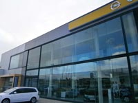 Concesionario Opel en Leganés (Madrid)<br>Revestimiento de fachadas. Fachada de panel sándwich