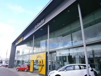 Concesionario Opel en Leganés (Madrid)<br>Revestimiento de fachadas. Fachada de panel sándwich