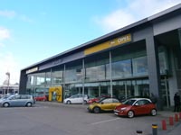 Concesionario Opel en Leganés (Madrid)<br>Revestimiento de fachadas. Fachada de panel sándwich