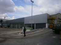 Fachada panel sandwich.<br>Concesionario Opel en Lisboa(Portugal)