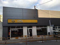Concesionario Opel en Manresa (Barcelona)<br>Revestimiento de fachada panel sándwich