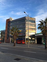 Concesionario Opel en Mataró (Barcelona)<br>Revestimiento de fachada panel sándwich