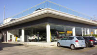 Fachada panel sandwich.<br>Concesionario Opel en Mijas (Málaga)