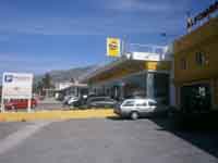 Fachada panel sandwich.<br>Concesionario Opel en Mijas (Málaga)