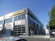 Fachada panel sandwich.<br>Opel Reus (Tarragona)