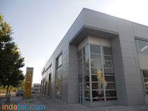 Fachada panel sandwich.<br>Opel Reus (Tarragona)