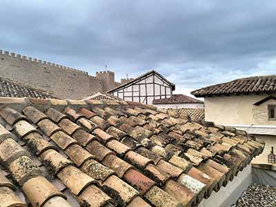 Cubierta de teja curva en Parque temático de Toledo