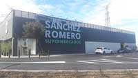 Supermercado Sánchez Romero en Majadahonda (Madrid).<br>Revestimiento de fachada. Fachada metal deployé