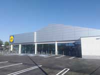Supermercado Lidl en Valdepeñas (Ciudad Real). <br>Revestimiento de fachada. Fachada panel composite de aluminio
