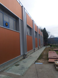 Fachada talleres ocupacionales Arganda del Rey (Madrid).<br> Revestimiento de fachadas. Fachada de chapa de acero prelacada