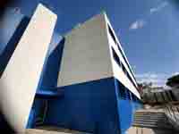 Fachada de Centro Educacional en Villaviciosa de Odón (Madrid).<br> Revestimiento de fachadas. Chapa de acero prelacada