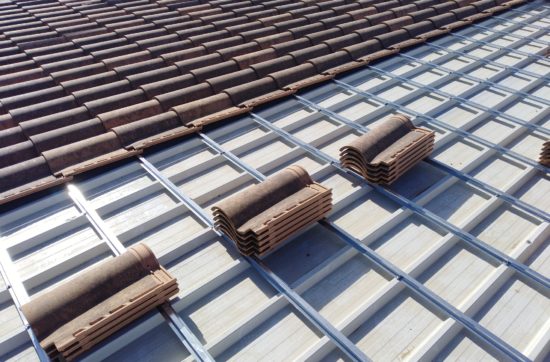 Instalación de cubierta de teja con rastreles
